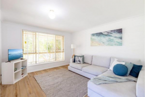 Driftwood Cottage 1 28 Farm Rd pet friendly Wi Fi Air Con and ground floor